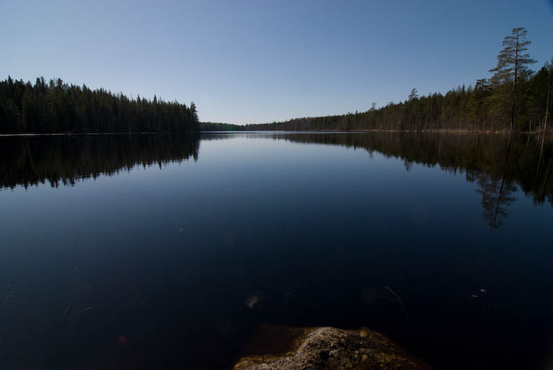 Tyyni metsäjärvi Evolla huhtikuussa 2008